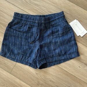 NWT Athleta Cabo Linen Textured 4” Shorts. Size 6